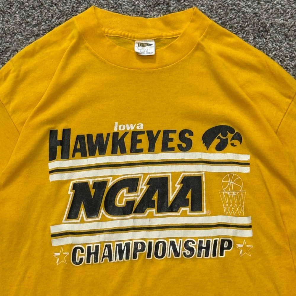 Vintage 80s Iowa Hawkeyes Basketball‎ NCAA Championship T-Shirt Trench Mens L